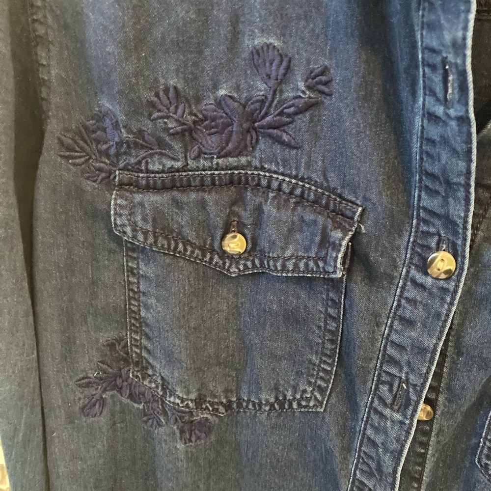 Harper size Small Dark denim button up with embroidery split back - Picture 5 of 5